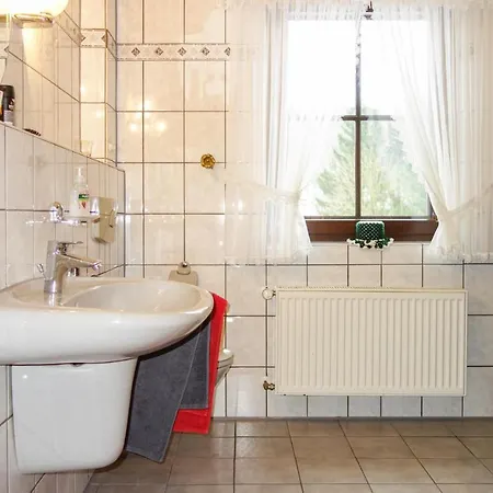 Pet Friendly In With Kitchen *