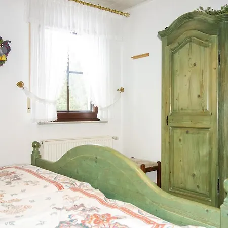 Pet Friendly In With Kitchen *